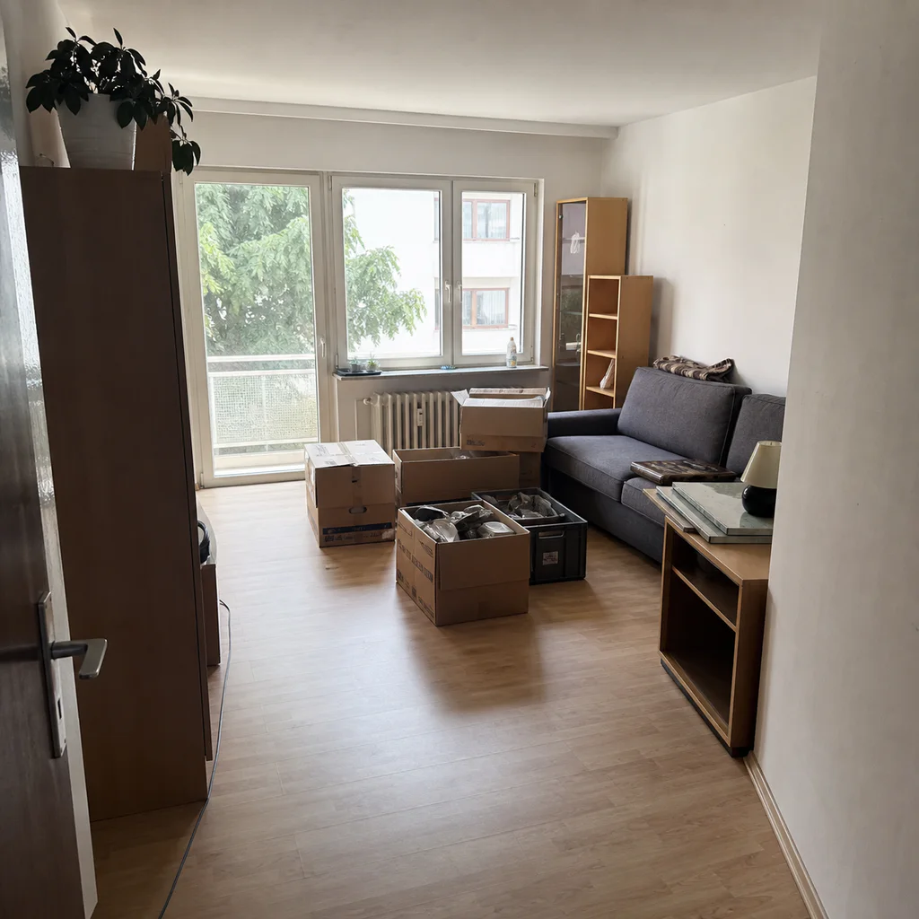 Wohnzimmer während einer geordneten Haushaltsauflösung